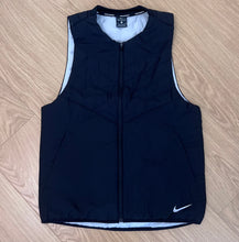 Load image into Gallery viewer, Black Nike Aerolayer Gilet
