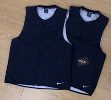 Load image into Gallery viewer, Black Nike Aerolayer Gilet
